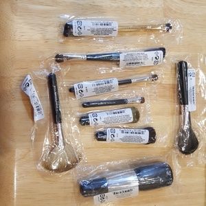 Bare minerals brushes